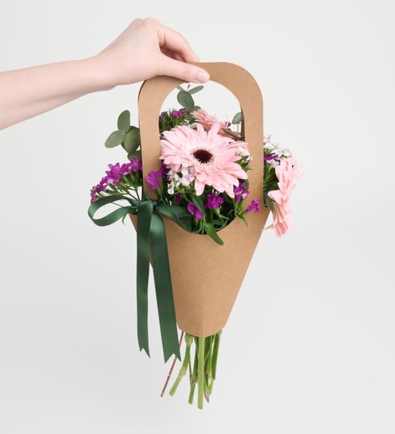 Kraft Taşımalı Bukette Pembe Gerbera ve Hüsnüyusuf
