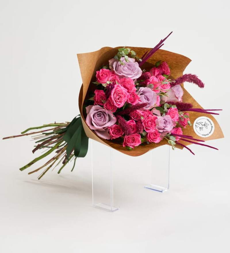 Kraft Bukette Pembe Çardak Gül ve Lila Gül